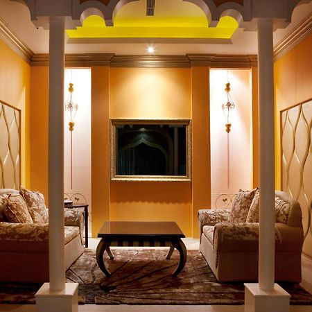 Dubai Motel Yilan Екстер'єр фото