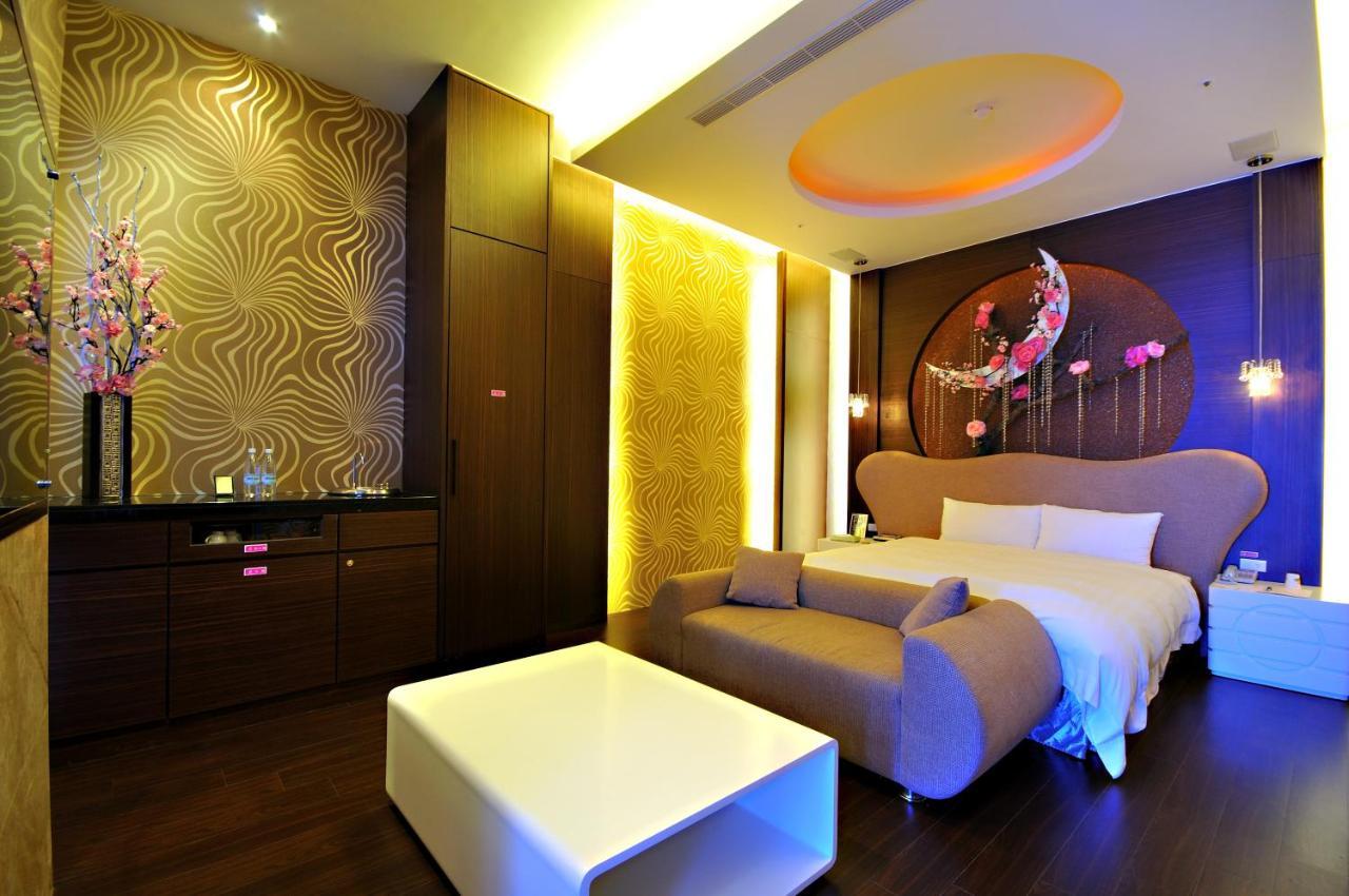 Dubai Motel Yilan Екстер'єр фото