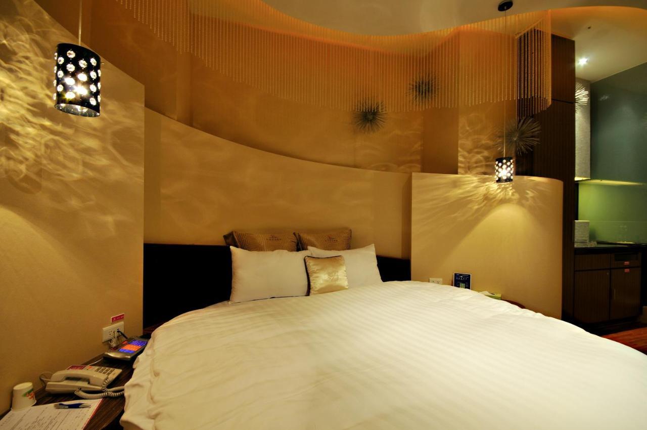 Dubai Motel Yilan Екстер'єр фото