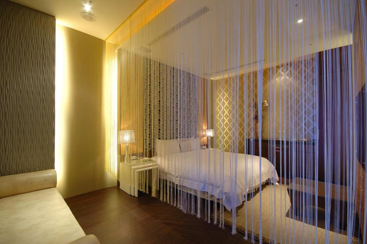 Dubai Motel Yilan Екстер'єр фото