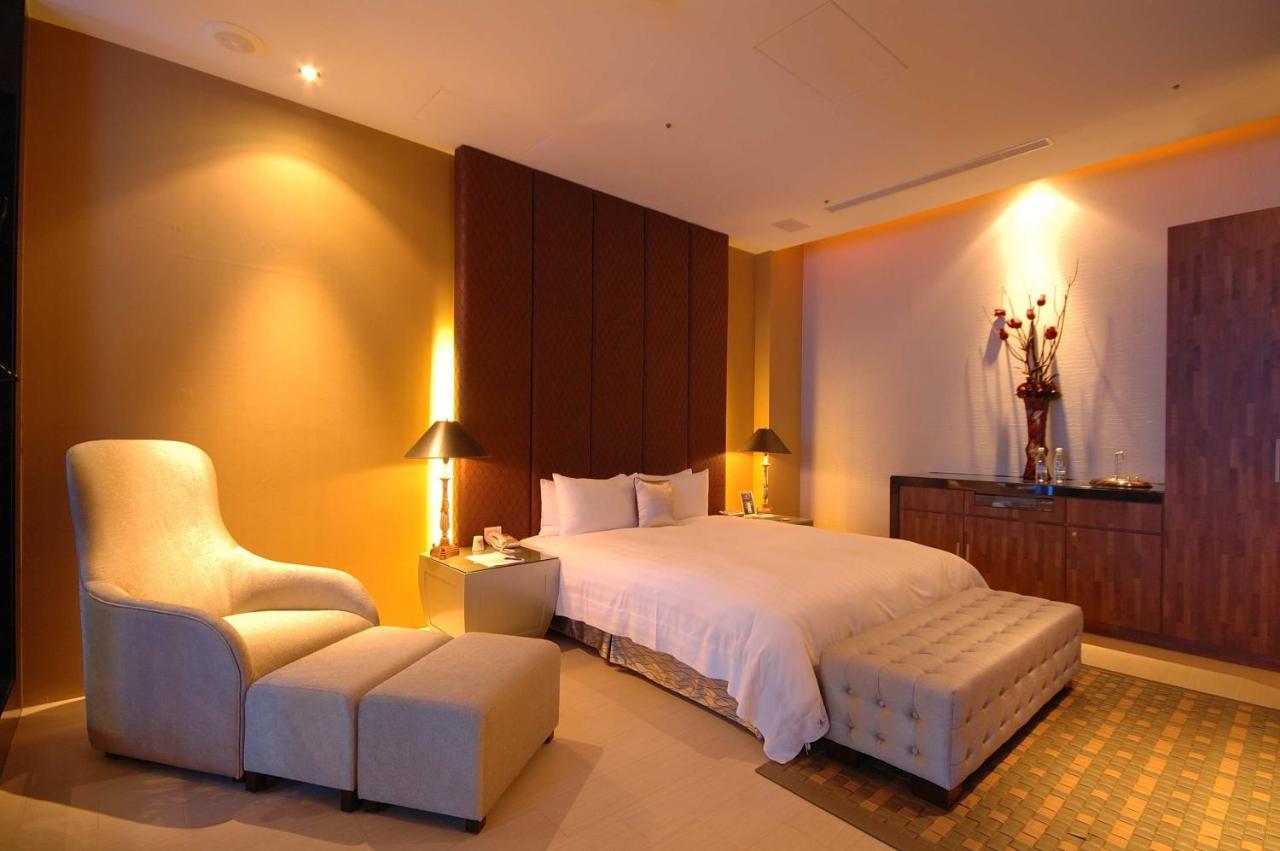 Dubai Motel Yilan Екстер'єр фото