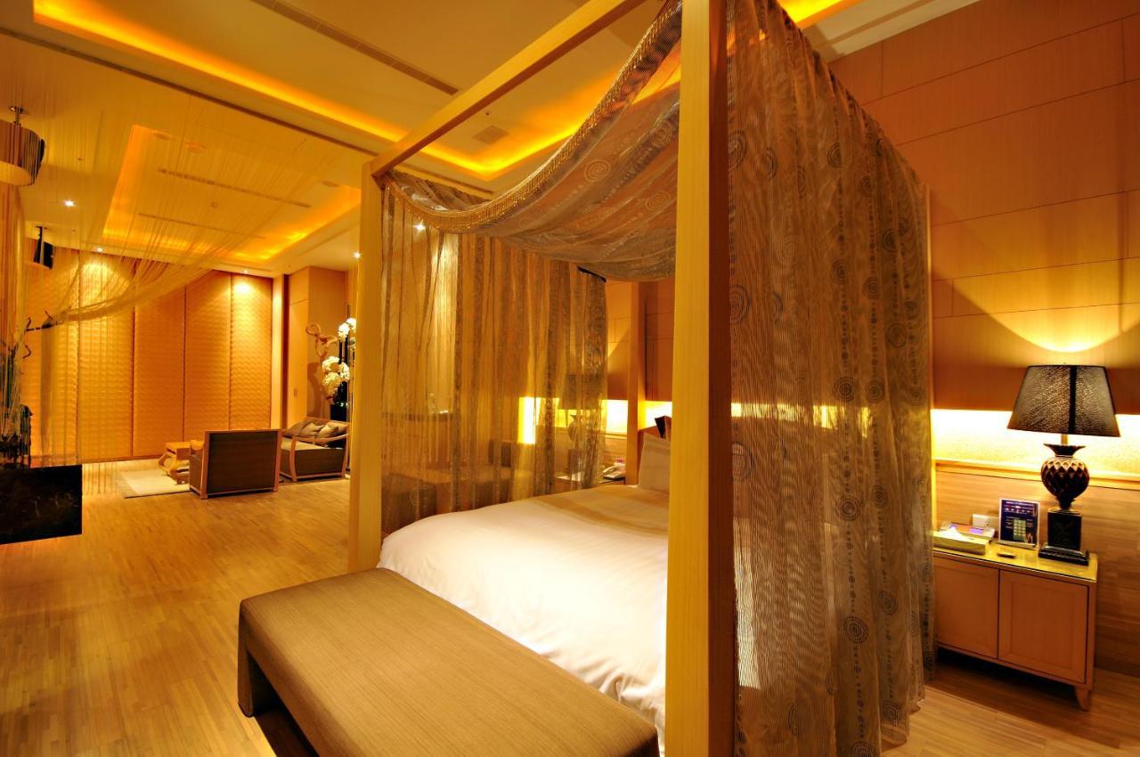 Dubai Motel Yilan Екстер'єр фото