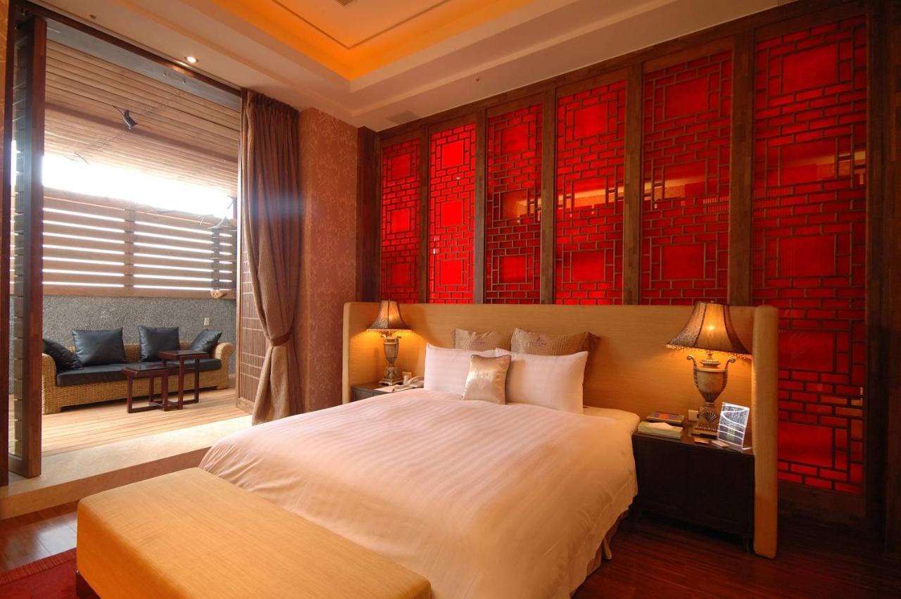 Dubai Motel Yilan Екстер'єр фото
