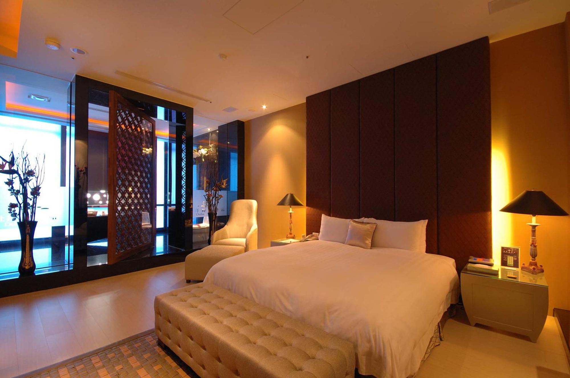 Dubai Motel Yilan Екстер'єр фото