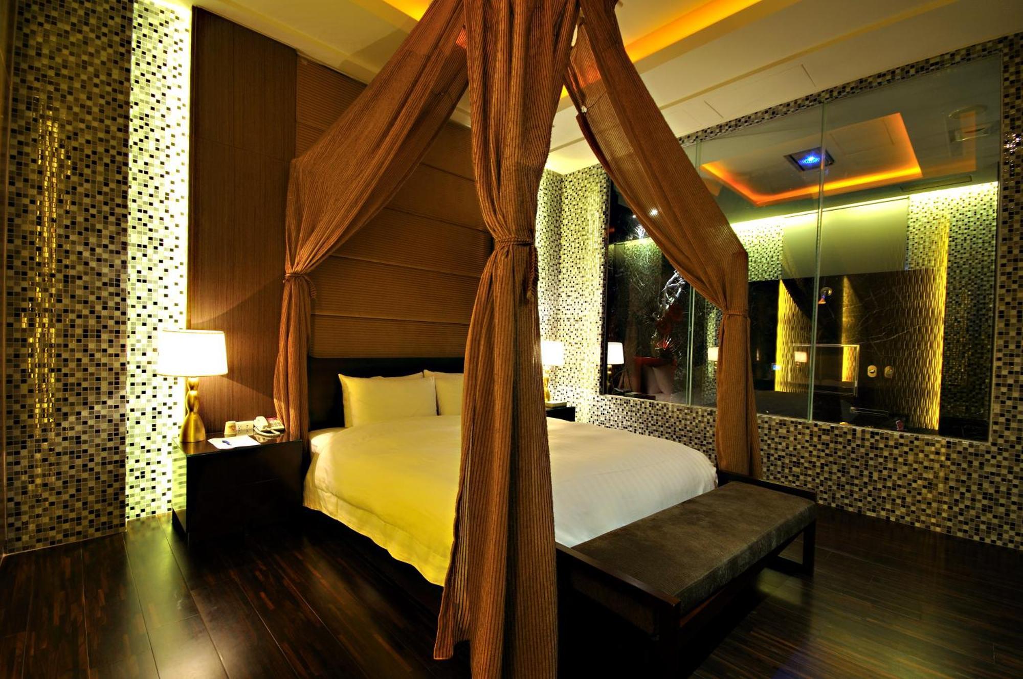 Dubai Motel Yilan Екстер'єр фото
