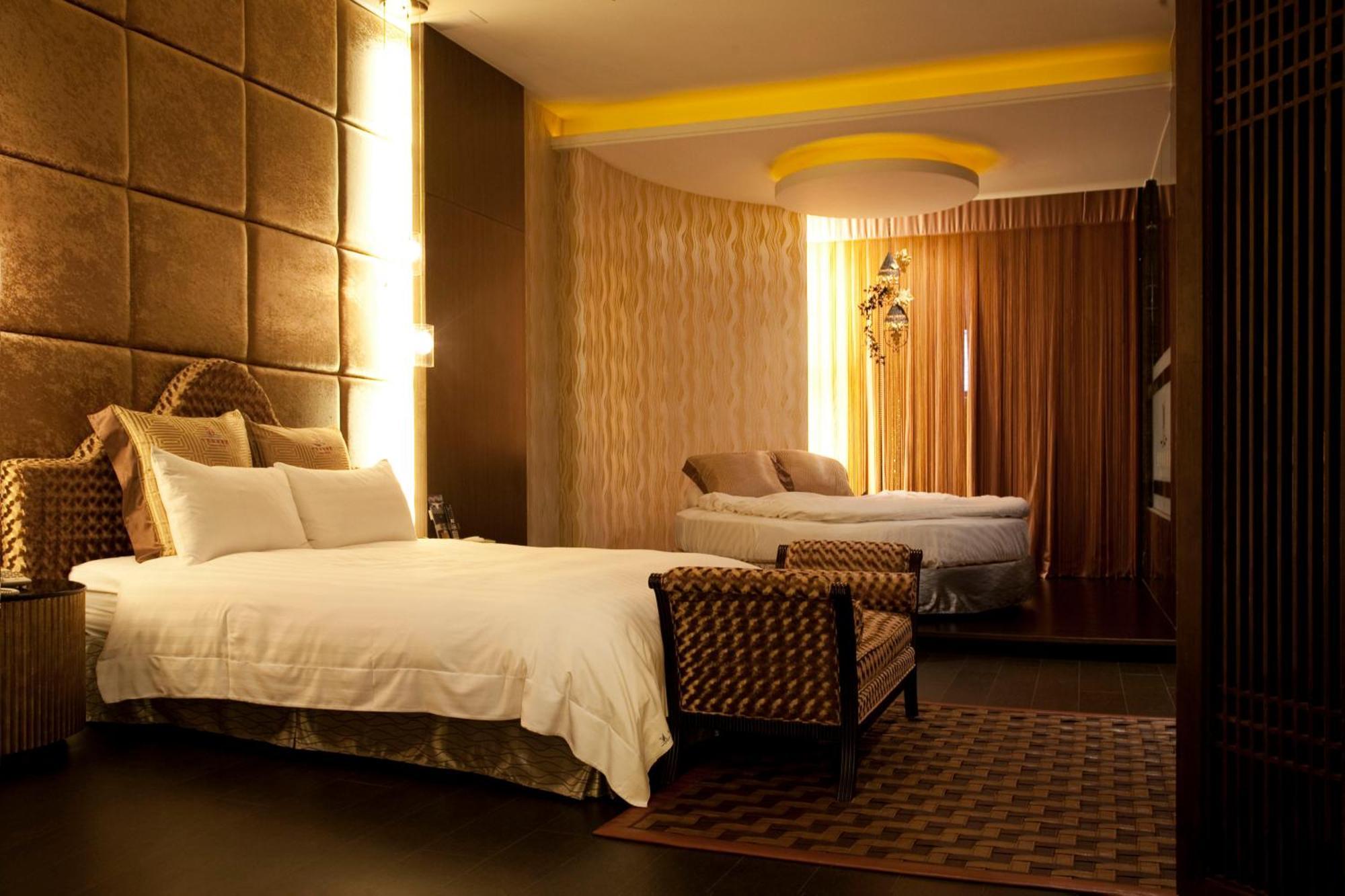 Dubai Motel Yilan Екстер'єр фото