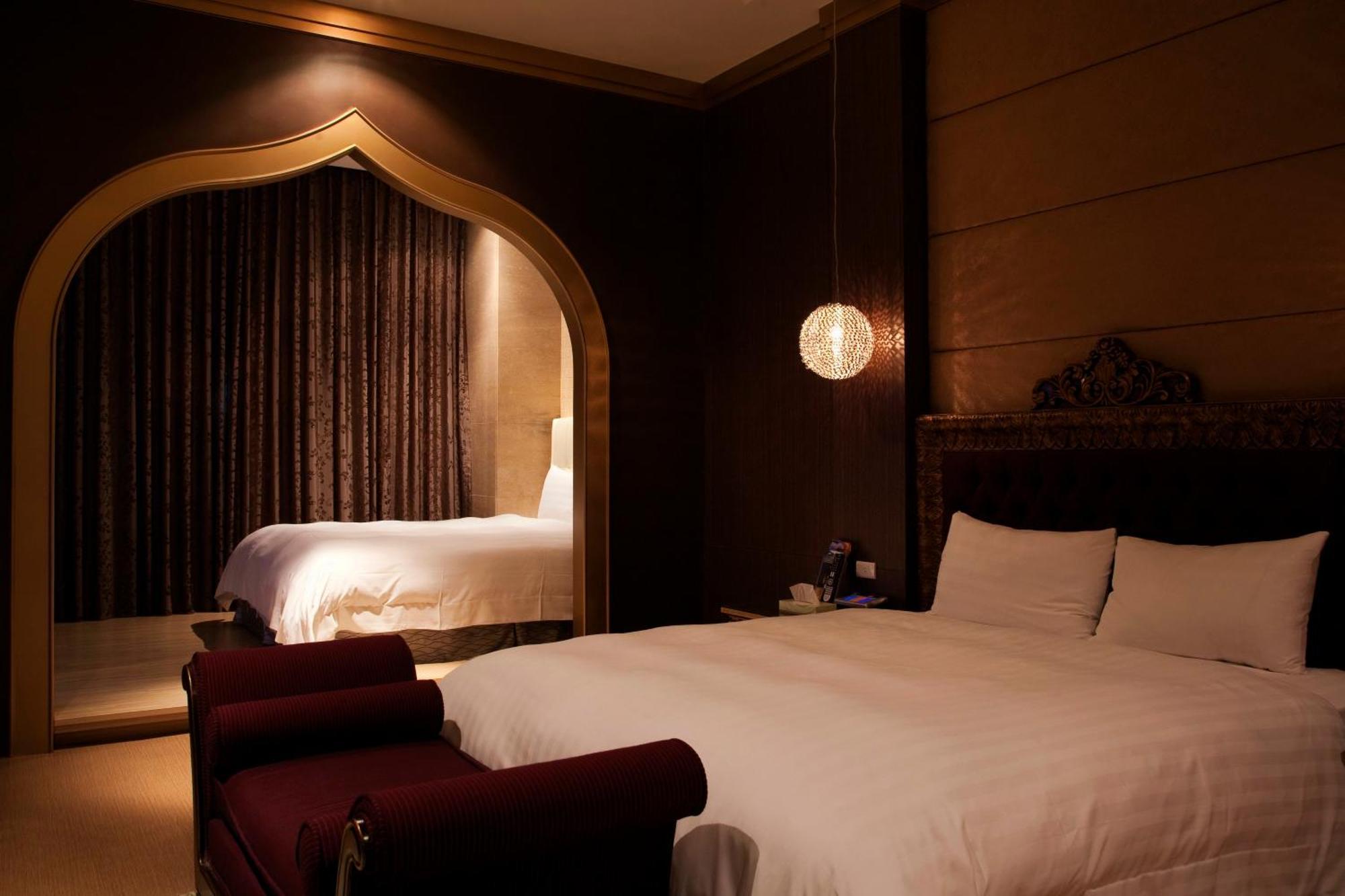 Dubai Motel Yilan Екстер'єр фото