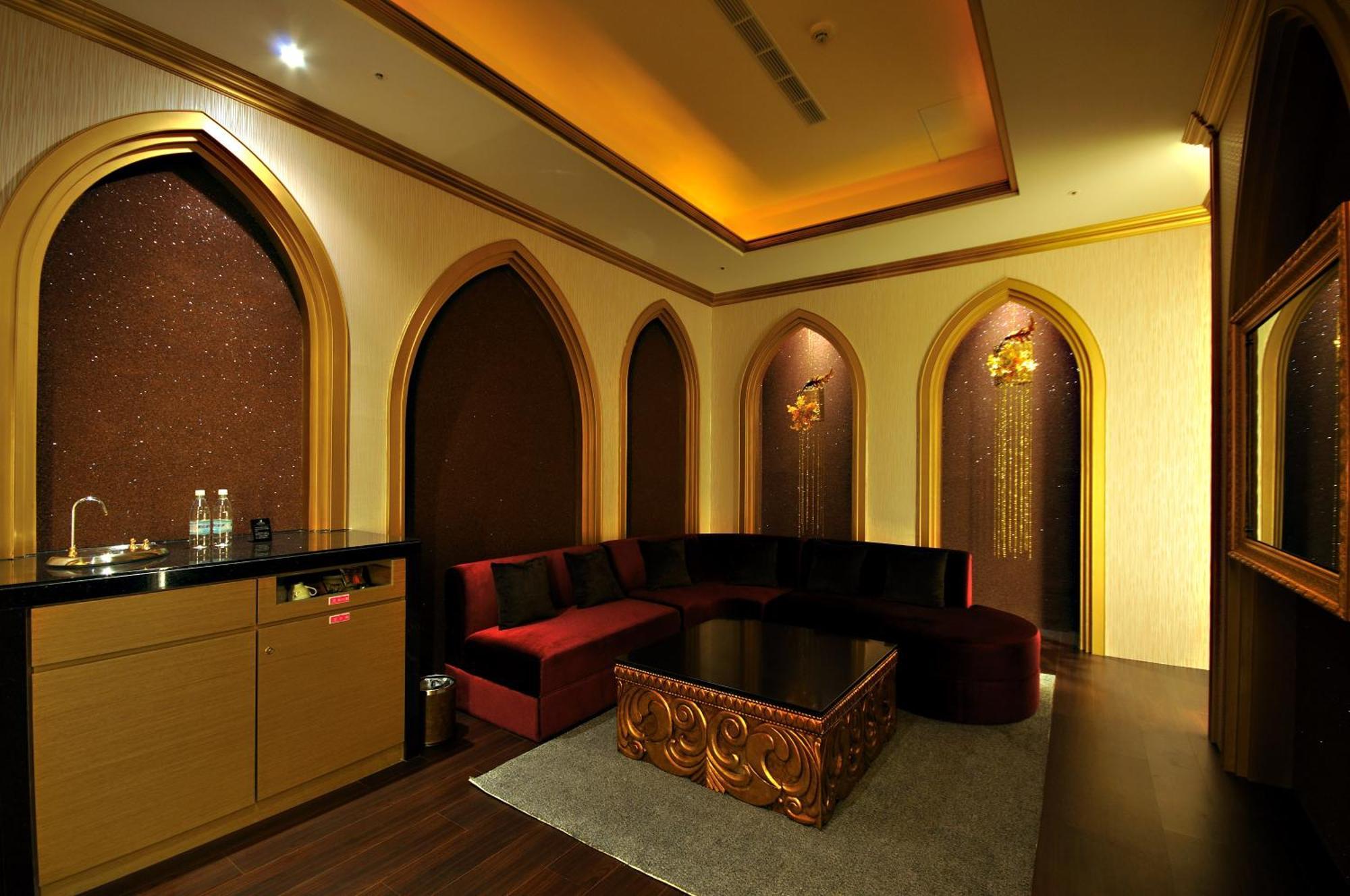 Dubai Motel Yilan Екстер'єр фото