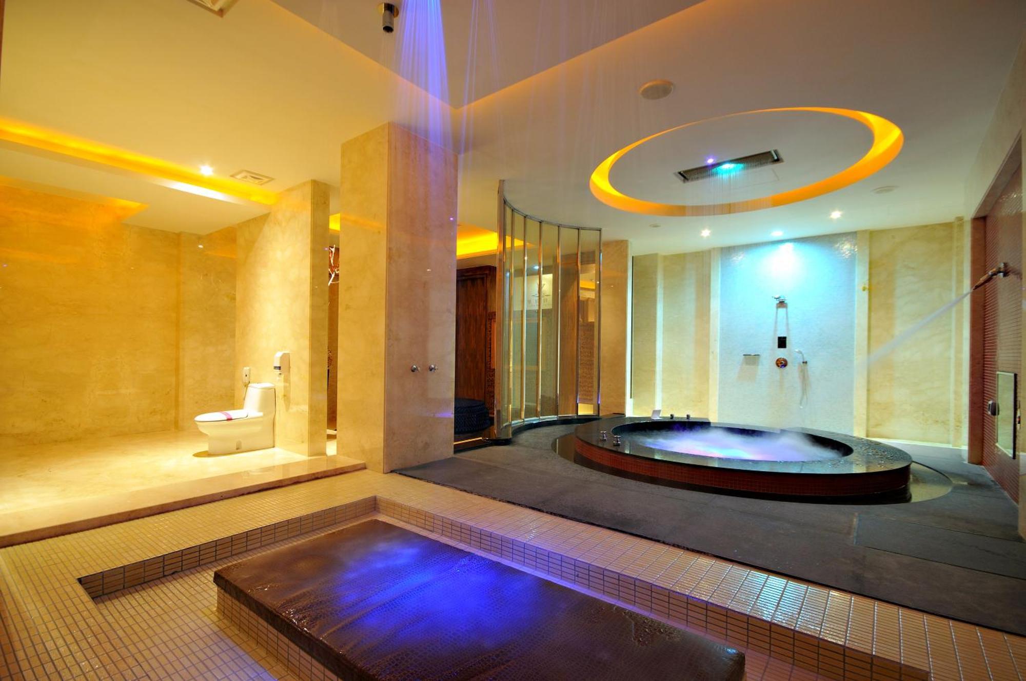 Dubai Motel Yilan Екстер'єр фото