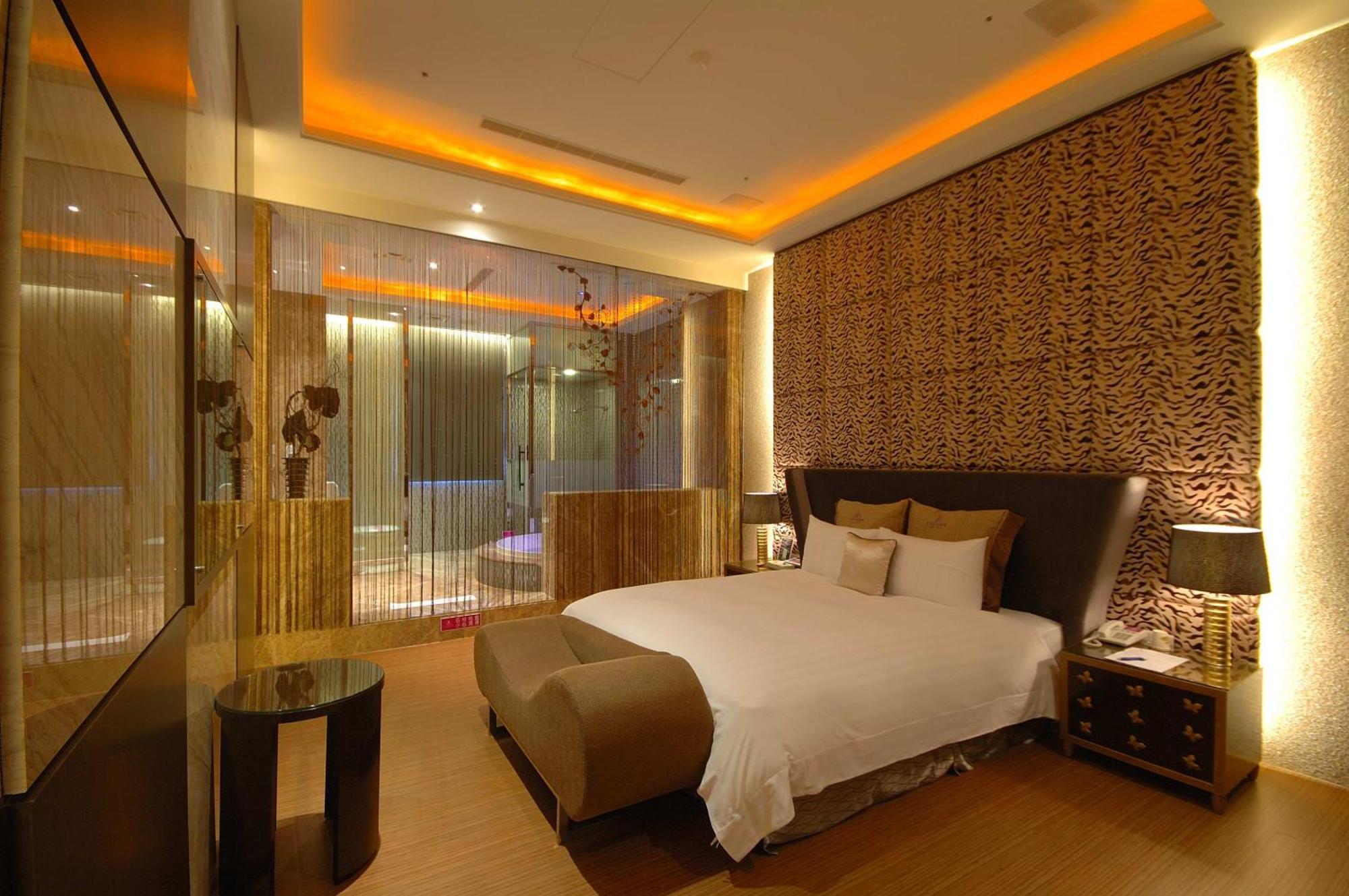 Dubai Motel Yilan Екстер'єр фото