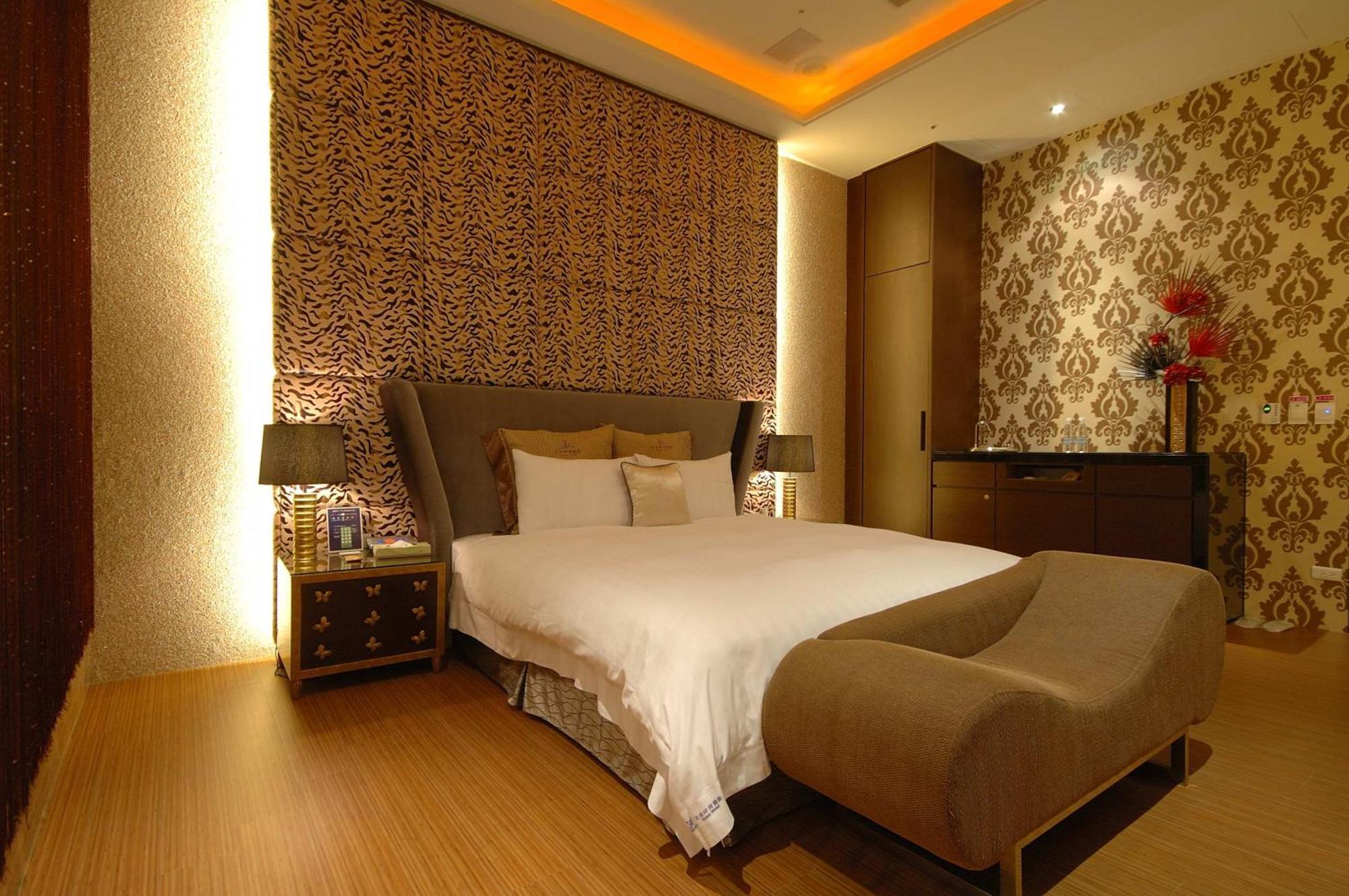 Dubai Motel Yilan Екстер'єр фото