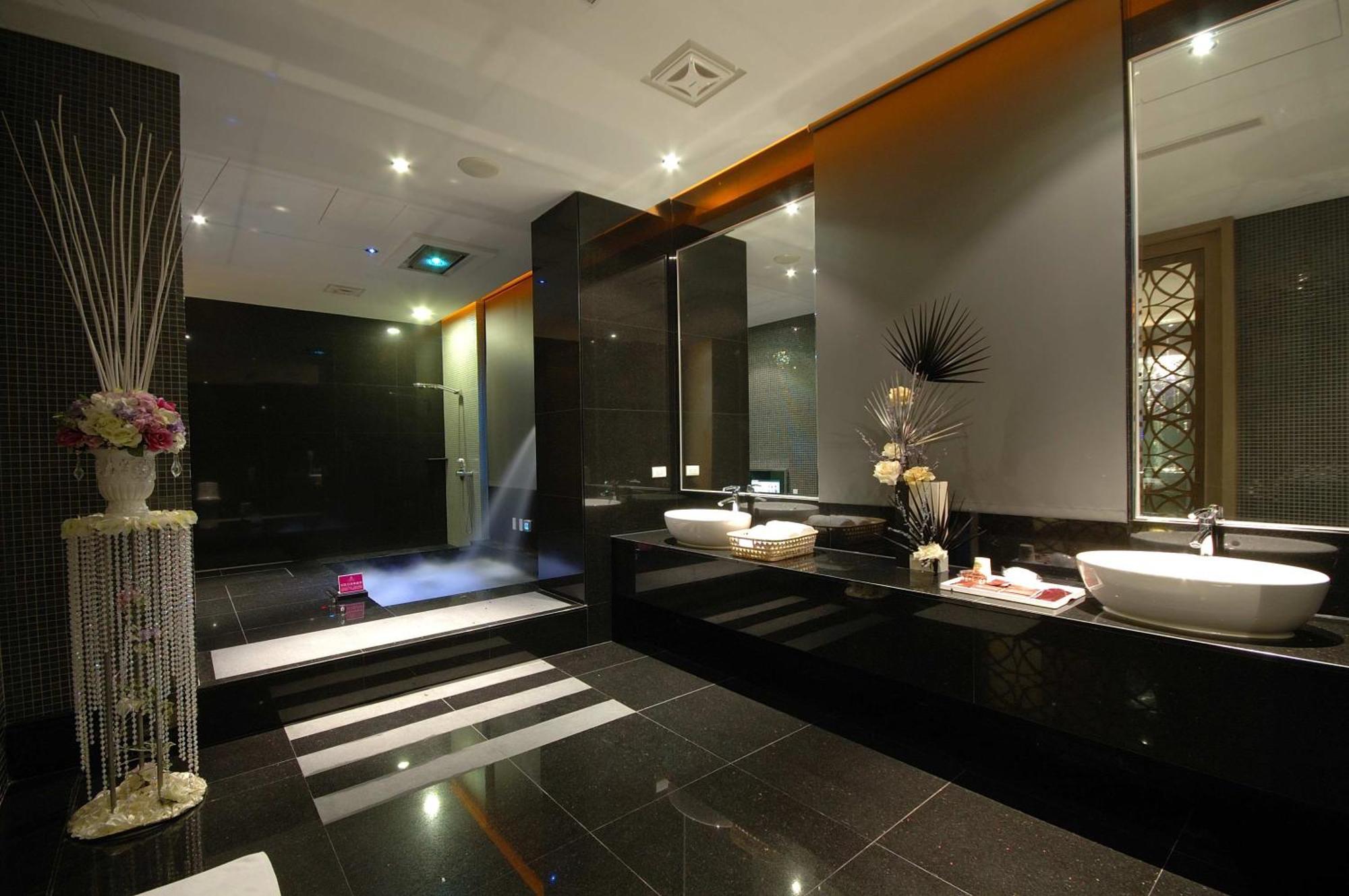 Dubai Motel Yilan Екстер'єр фото