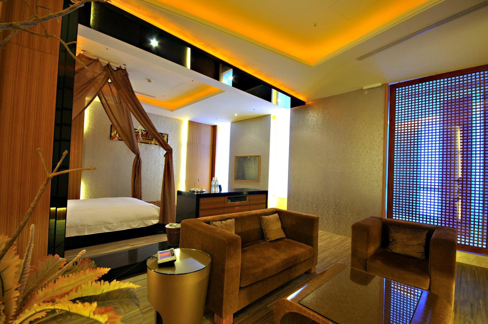 Dubai Motel Yilan Екстер'єр фото