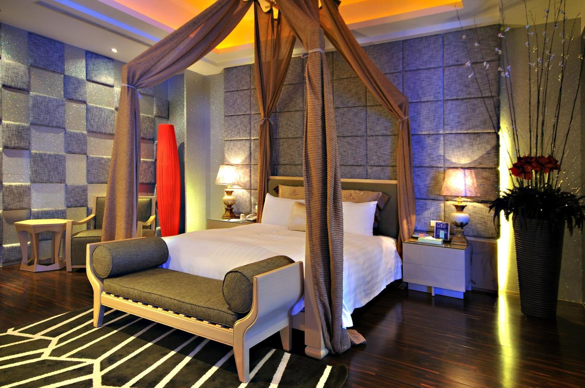 Dubai Motel Yilan Екстер'єр фото