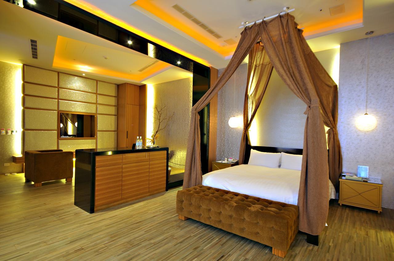 Dubai Motel Yilan Екстер'єр фото