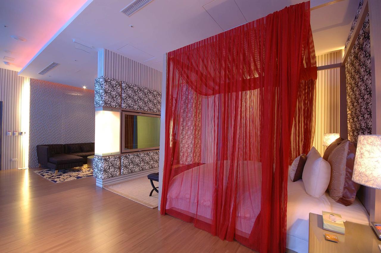 Dubai Motel Yilan Екстер'єр фото