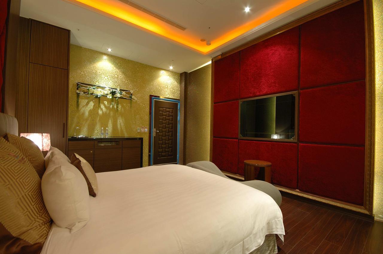 Dubai Motel Yilan Екстер'єр фото