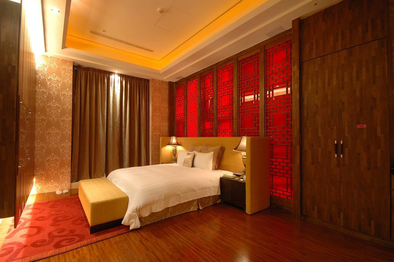 Dubai Motel Yilan Екстер'єр фото