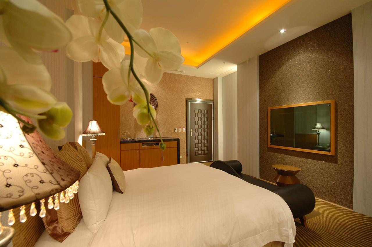 Dubai Motel Yilan Екстер'єр фото