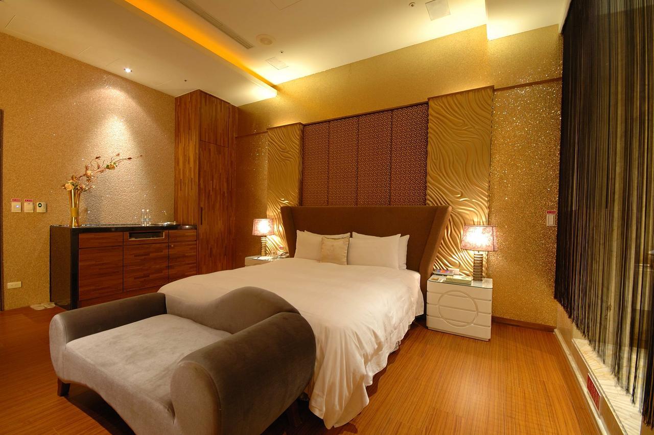 Dubai Motel Yilan Екстер'єр фото