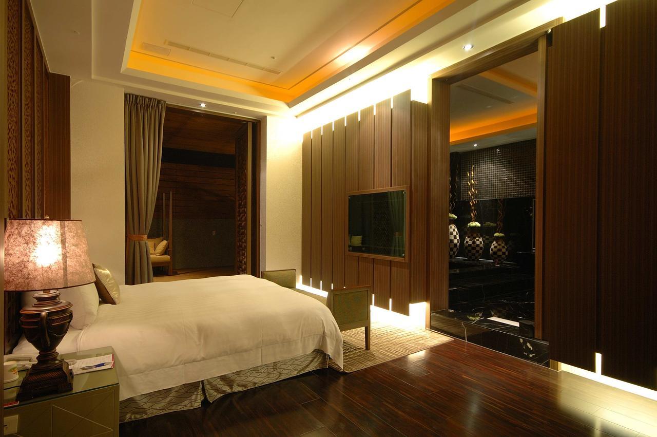 Dubai Motel Yilan Екстер'єр фото