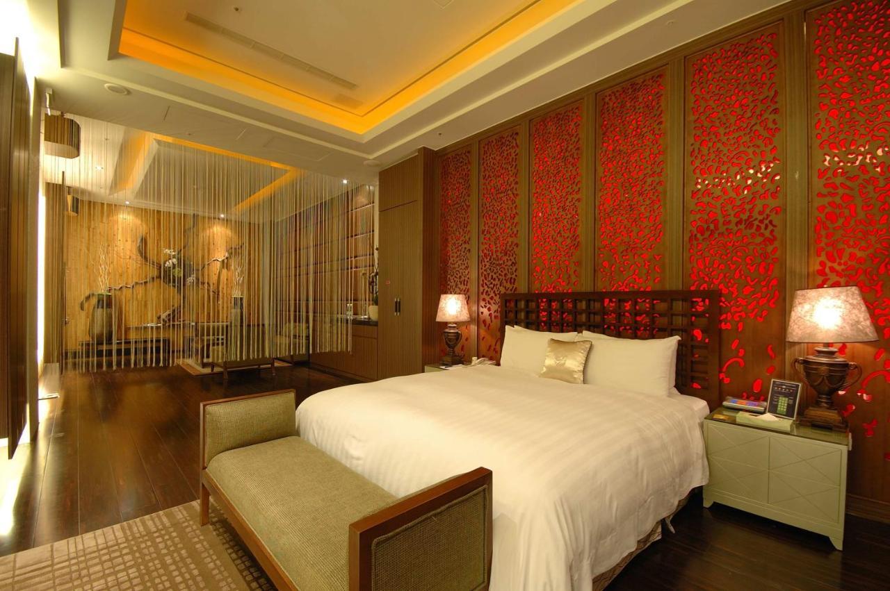 Dubai Motel Yilan Екстер'єр фото