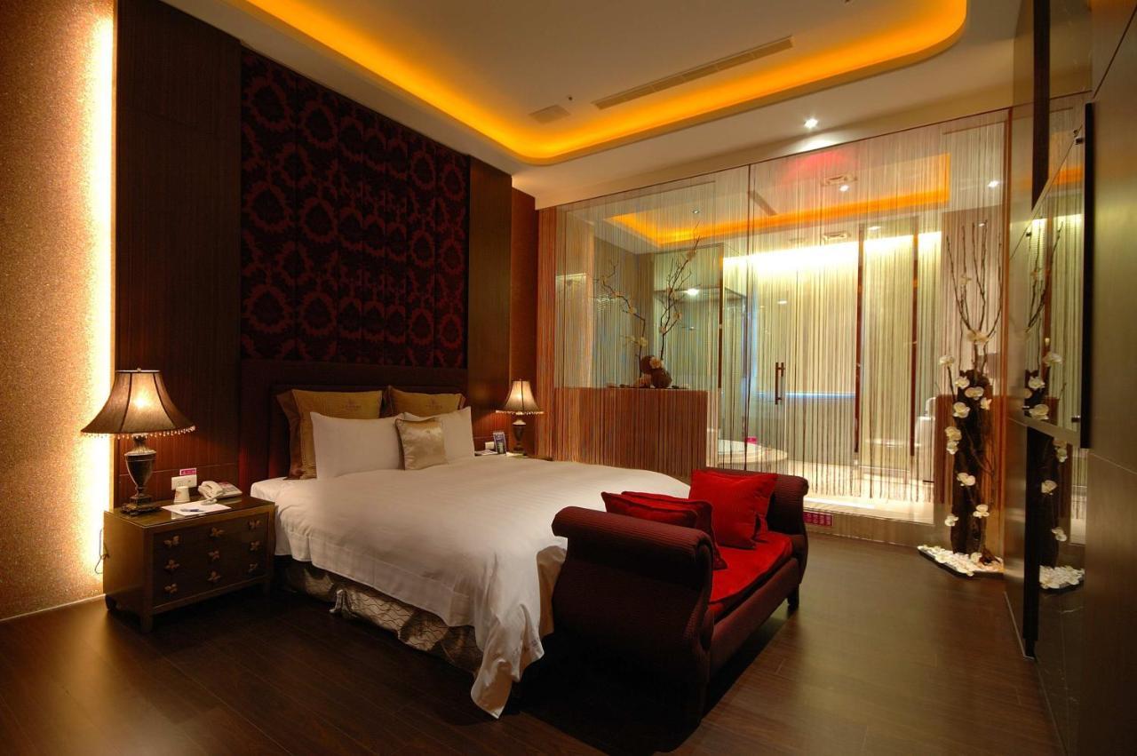Dubai Motel Yilan Екстер'єр фото