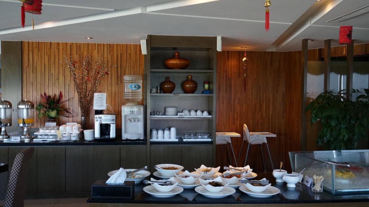Dubai Motel Yilan Екстер'єр фото